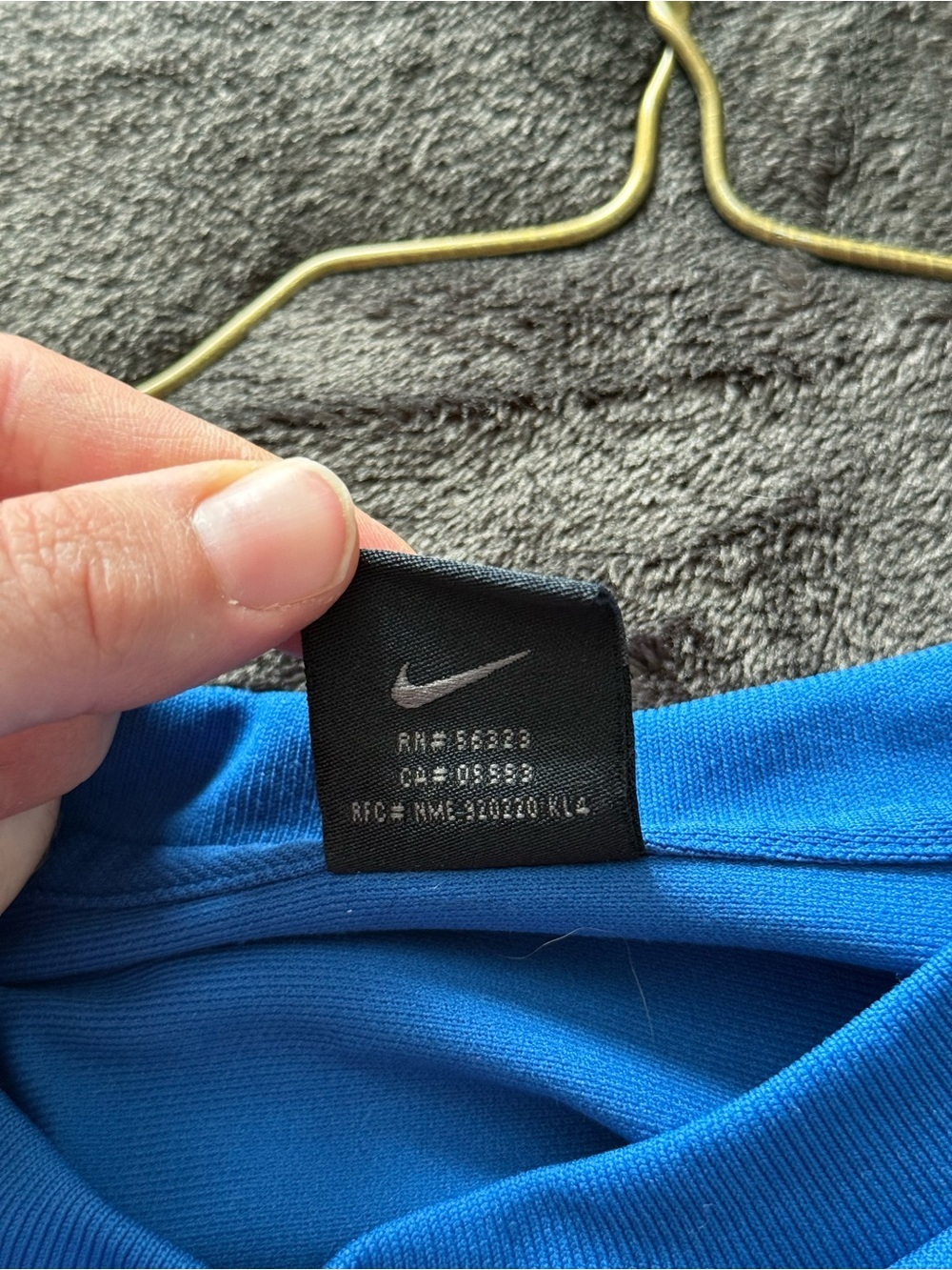 Vintage Y2K Nike Men's Royal Blue Short-Sleeve Athletic Jersey with White Accent - Picture 7 of 8